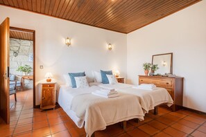 9 bedrooms, iron/ironing board, internet - Quinta Stº António | Rural Tourism | Norte of Portugal | Monção (Monção)