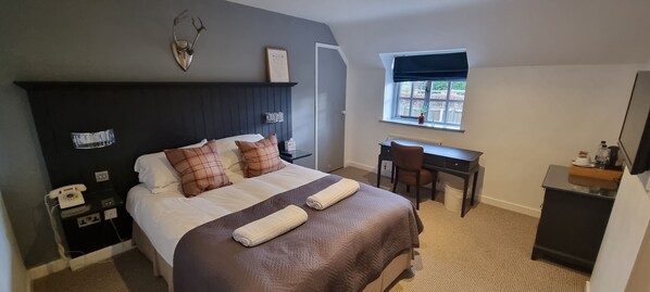 Iron/ironing board, free WiFi, bed sheets - The Ragged Cot (Stroud)