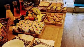 Free daily cooked-to-order breakfast