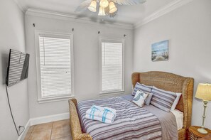 3 bedrooms, individually decorated, individually furnished, WiFi - 136 La Valencia Cir - At Peace (Panama City Beach)