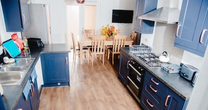 2 Minutes Walk to Kirkhill Golf Park! 5 Bedroom Family Friendly Property