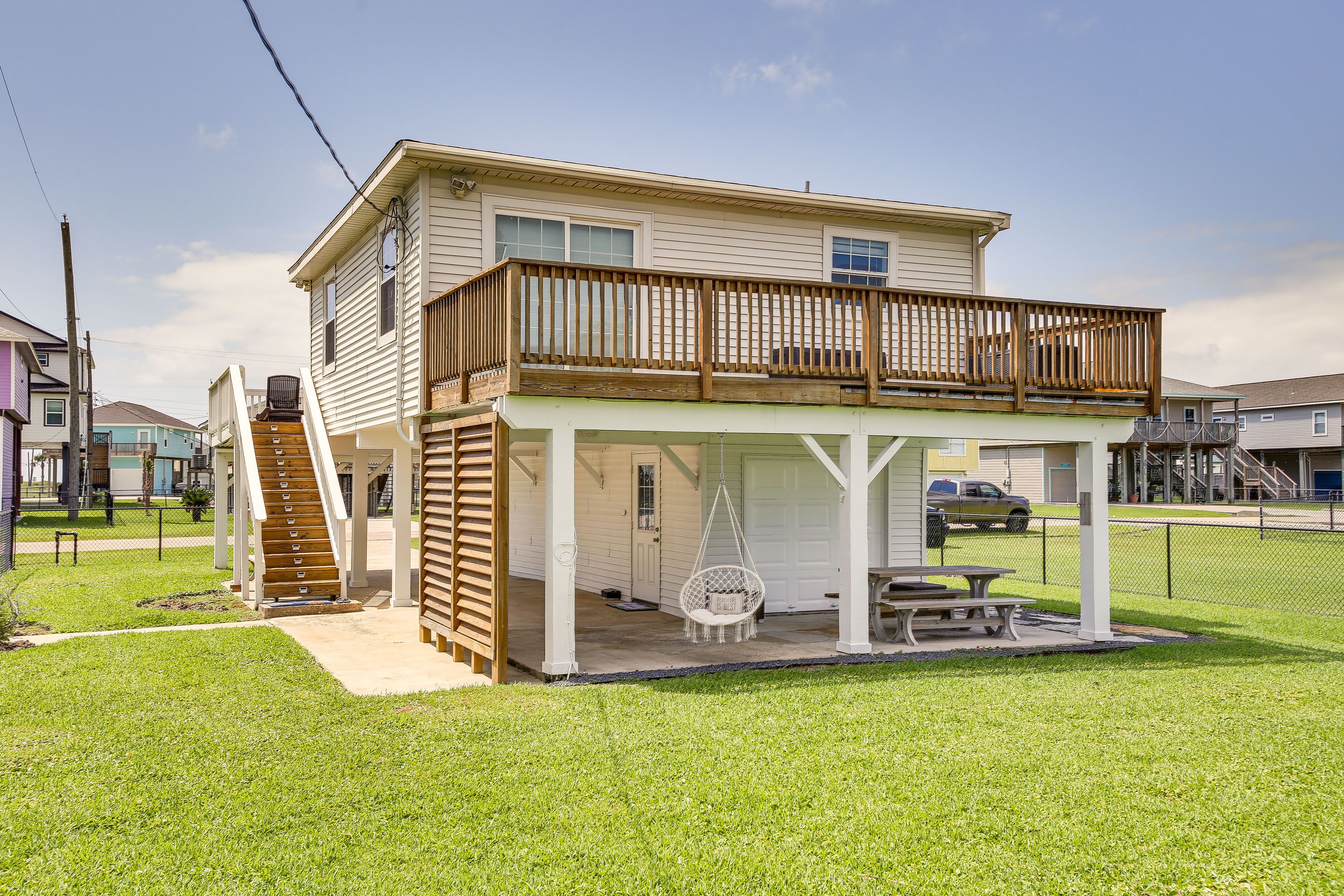 Updated Galveston Home w/ Deck < Half-Mi to Beach!