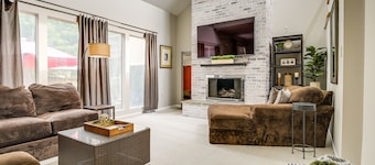 3 Mi to Downtown: Inviting Lancaster Home!