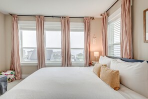 5 bedrooms, desk, iron/ironing board, free WiFi