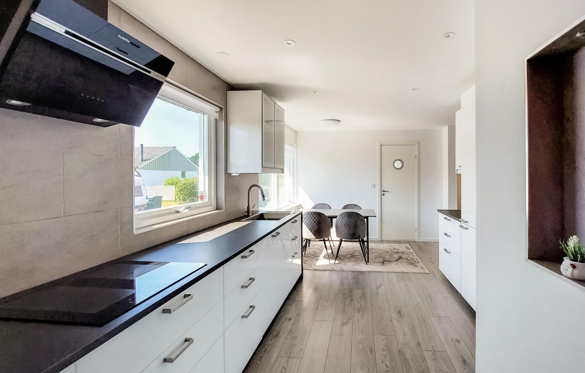 Kylskåp, ugn, spishäll och diskmaskin