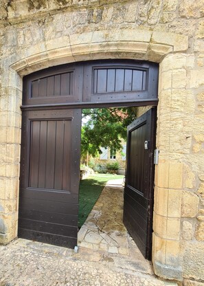 تفاصيل الفندق من الخارج