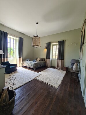 3 عدّة غرف نوم وسرير سفر وواي فاي مجانًا وملاءات أسرّة