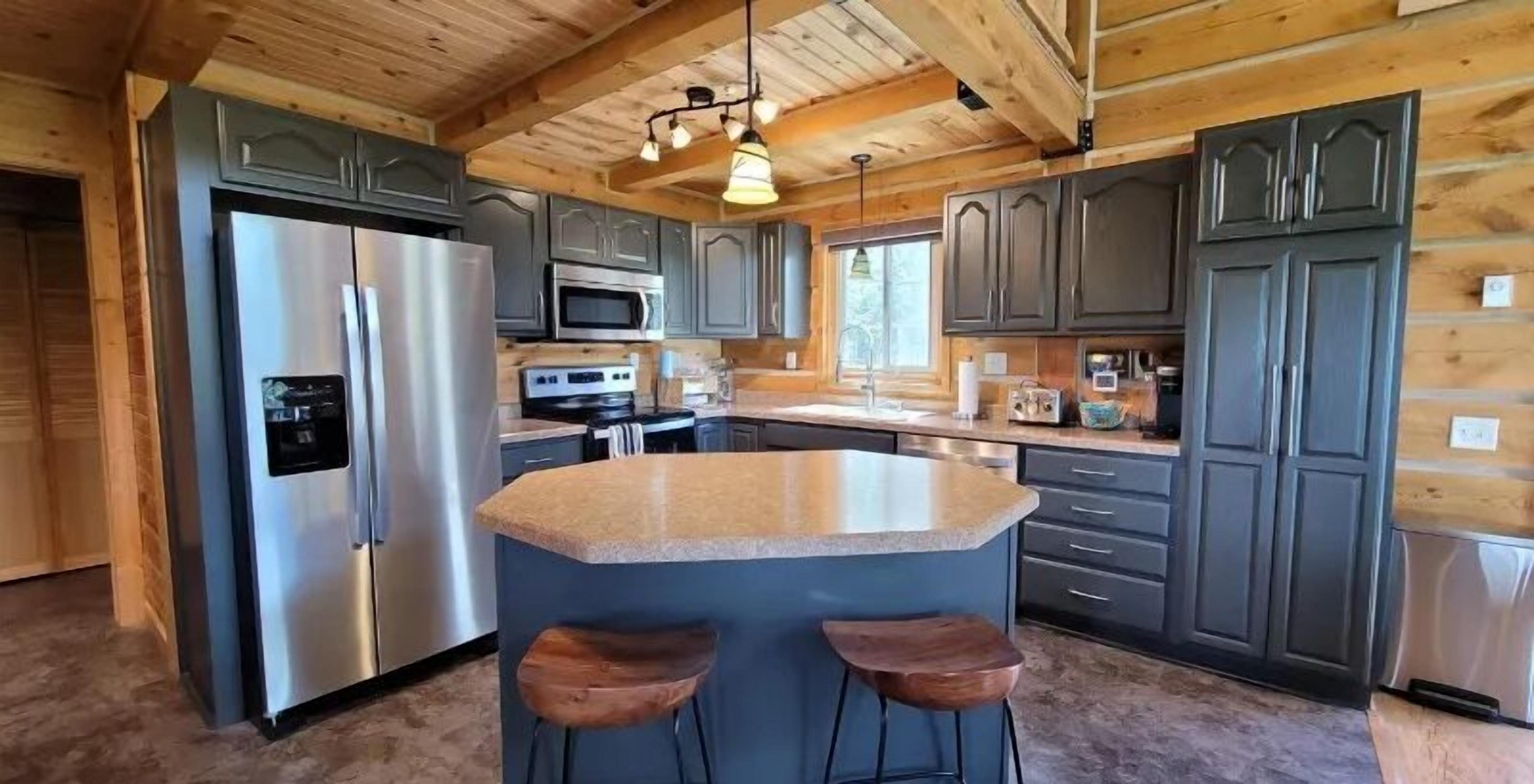 冷蔵庫、電子レンジ、オーブン、コンロ