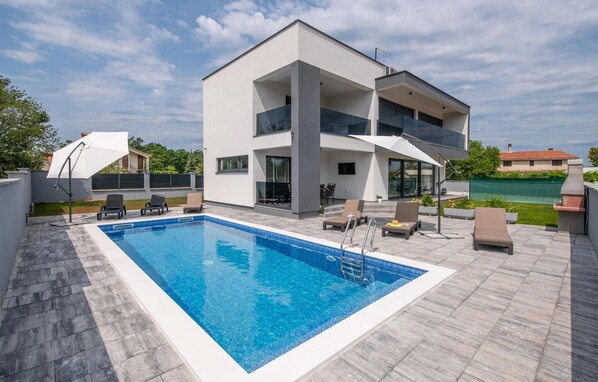 Outdoor pool - Gorgeous home in Labin (Labin)