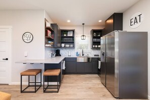 Fridge, microwave, oven, stovetop - Serene Hill Country Casita ~ Scenic View ~ Patio (Spring Branch)