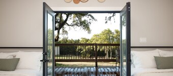 Serene Hill Country Casita ~ Scenic View ~ Patio
