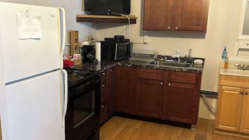 Single Room, 1 Queen Bed