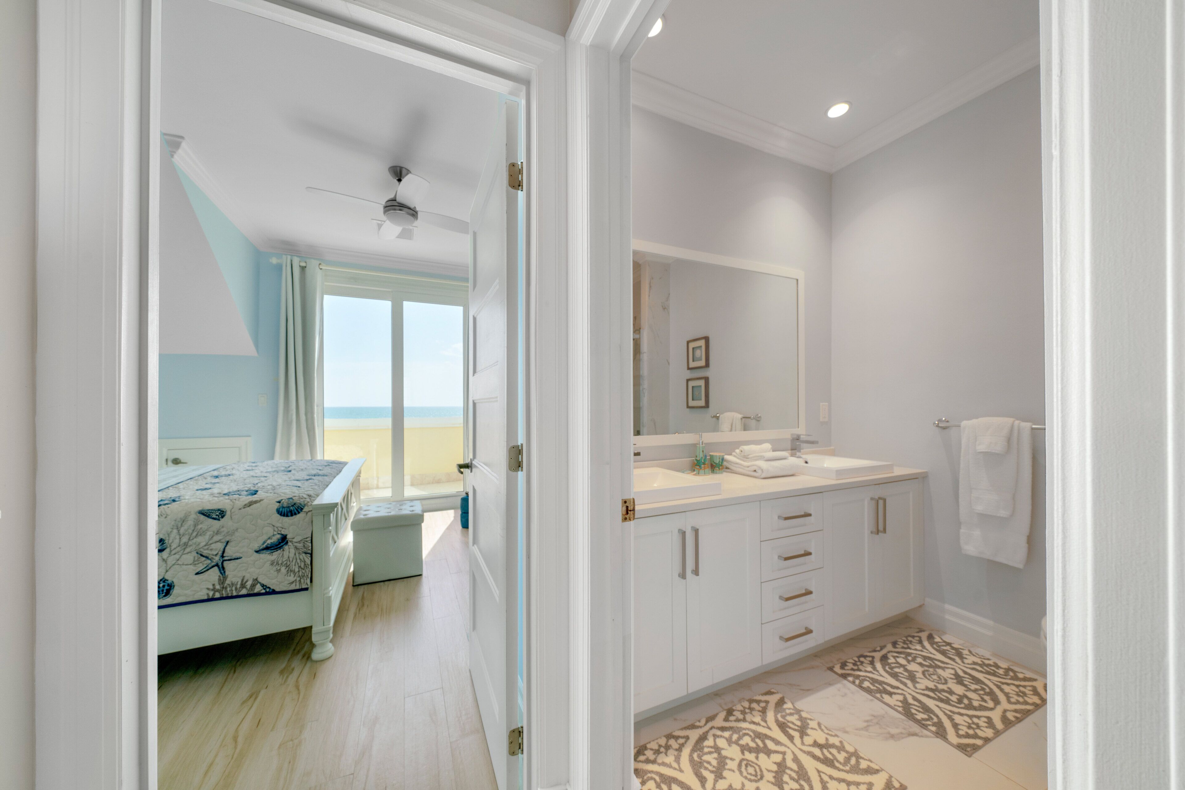 4 chambres, bureau, fer et planche à repasser, lit parapluie