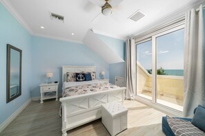 4 Schlafzimmer, Schreibtisch, Bügeleisen/Bügelbrett, Reisekinderbett