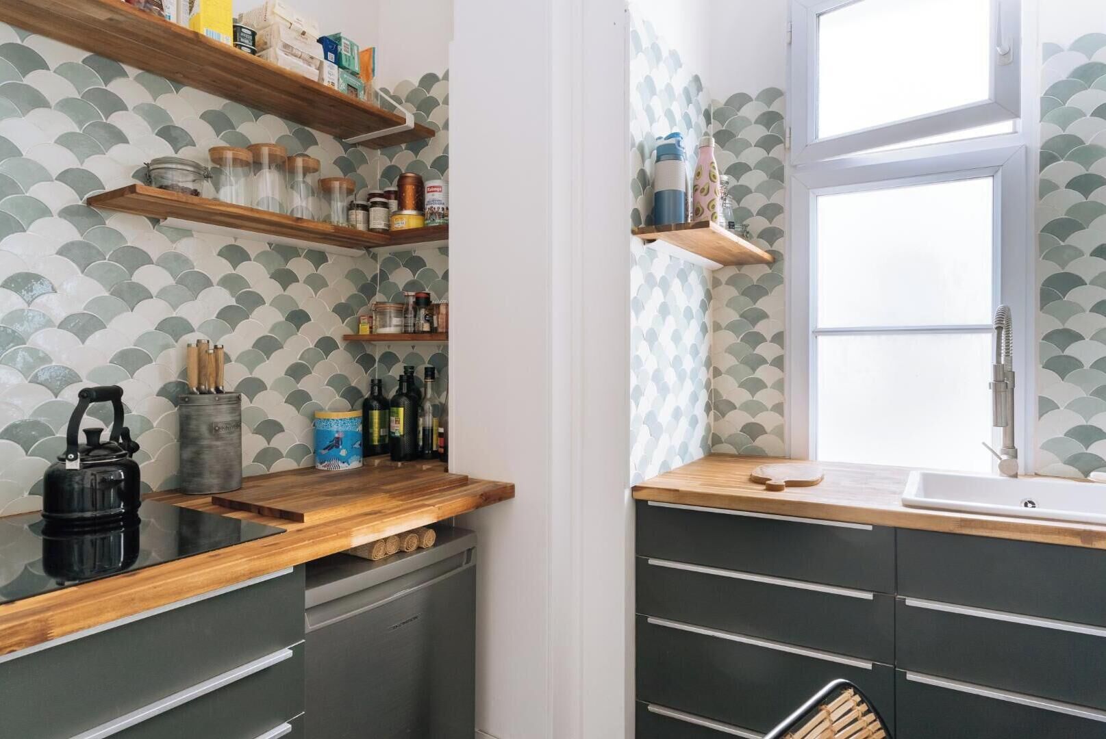 Microwave, coffee/tea maker, cookware/dishes/utensils