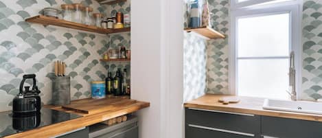 Microwave, coffee/tea maker, cookware/dishes/utensils