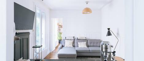 Téléviseur, bureau