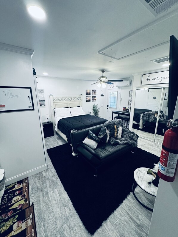 1 bedroom, in-room safe, desk, free WiFi