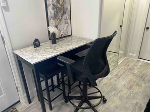 Interior - Cozy Guest Suite Studio with Private Entrance. Minutes away from hospitals (Lehigh Acres)