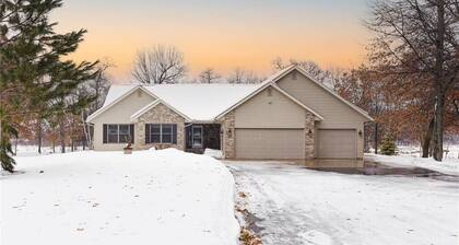 Lakefront Cabin Getaway: Game Room, Hot Tub & More