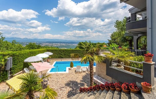Gorgeous home in Bregi