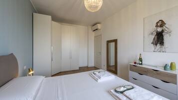 1 slaapkamer, een strijkplank/strijkijzer, wifi, beddengoed