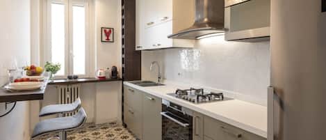 Fridge, microwave, oven, stovetop