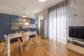 Kylskåp, ugn, spishäll och diskmaskin