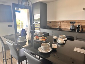 Dining - Le Mistral  Appartement Standing avec Vue Mer Exceptionnelle en 1ère Ligne (Le Grau-du-Roi)