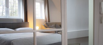 Big Loft in the Heart of Cheam Village (35 min from London City)