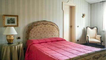 7 makuuhuonetta, vauvan matkasänky, ilmainen Wi-Fi, vuodevaatteet