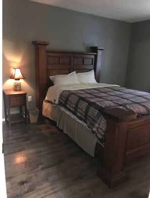 3 bedrooms, desk, WiFi - Prime location downtown Wasilla (Wasilla)