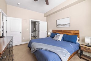 2 bedrooms, iron/ironing board, travel cot, free WiFi - Adorable 2BD/2BR Ski-In/Out Condo in Granby Ranch (Granby)