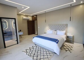 Una scrivania, insonorizzazione, ferro/asse da stiro, Wi-Fi