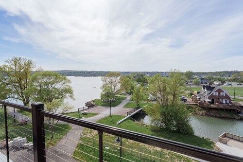 New Lakefront 2 bedroom Condo on North end of Canandaigua Lake