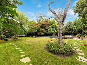 Property grounds - 4 bd 3.5 ba in LA (Los Angeles)