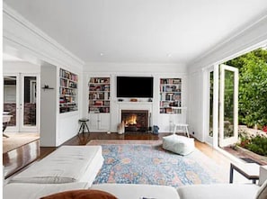 Interior - 4 bd 3.5 ba in LA (Los Angeles)
