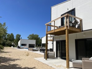 Terrace/patio - 90 min from Chicago, Pool, Hot Tub, Pet Friendly come enjoy After Dune Delight (Stevensville)