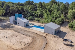 Exterior - 90 min from Chicago, Pool, Hot Tub, Pet Friendly come enjoy After Dune Delight (Stevensville)