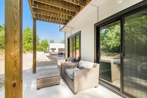 Terrace/patio - 90 min from Chicago, Pool, Hot Tub, Pet Friendly come enjoy After Dune Delight (Stevensville)