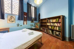 2 bedrooms, bed sheets