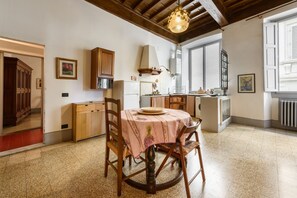 Dining - Casa Le Grazie in Florence by Mmega (Firenze)