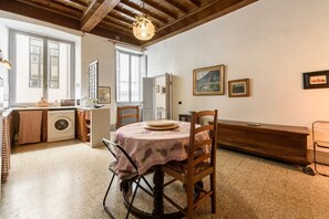 Dining - Casa Le Grazie in Florence by Mmega (Firenze)