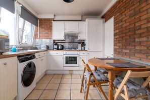 Frigorifero, microonde, forno, macchina per tè/caffè