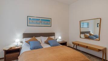 1 chambre, fer et planche à repasser, accès Internet, draps fournis