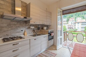 Oven, stovetop, dishwasher, toaster