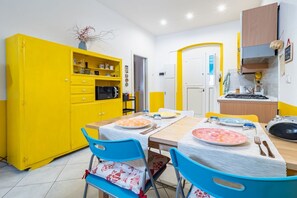 Dining - GuestHost - Casa Carla Central Apartment - near the Station (La Spezia)