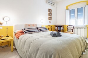 1 bedroom, iron/ironing board, Internet, bed sheets - GuestHost - Casa Carla Central Apartment - near the Station (La Spezia)