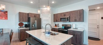 Spacious Townhome – Hot Tub, Near Zion & Stargazing