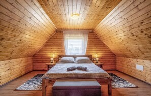 2 bedrooms, travel cot, free WiFi, bed sheets